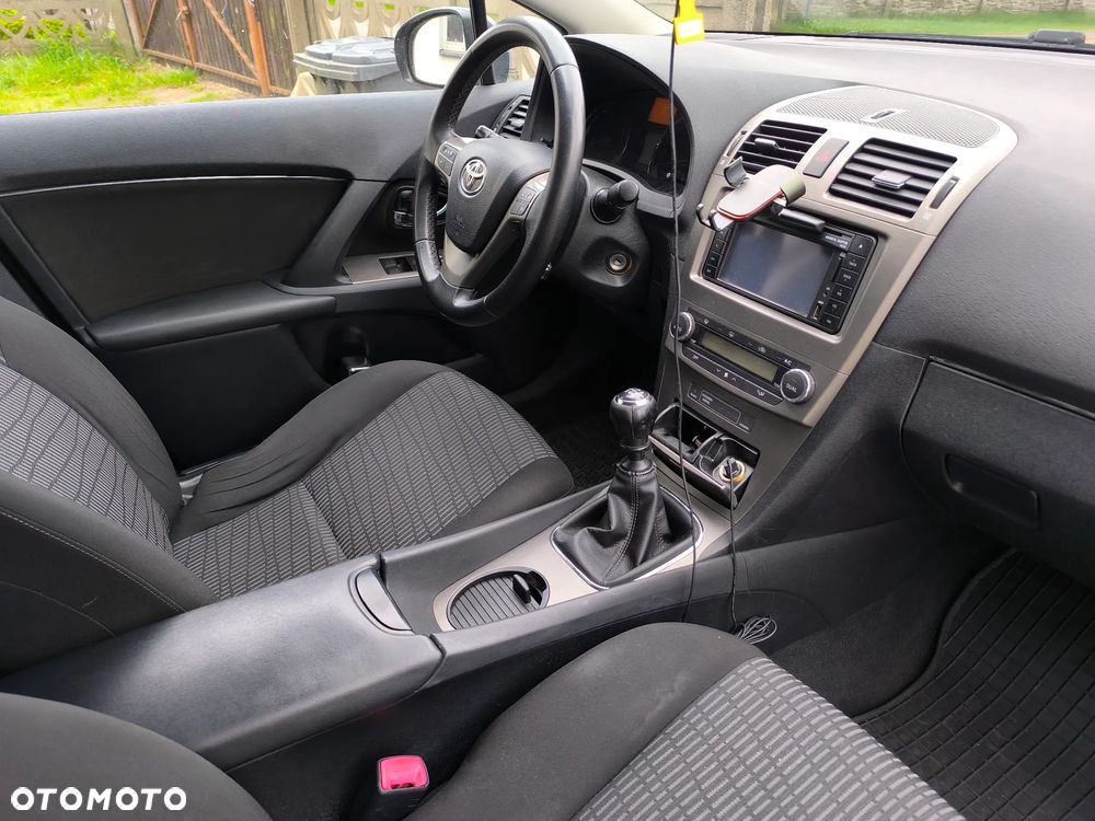 Toyota Avensis 1.6 - 7