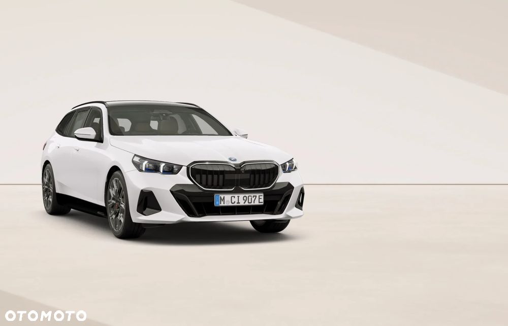 BMW Seria 5 550e xDrive PHEV M Sport - 3