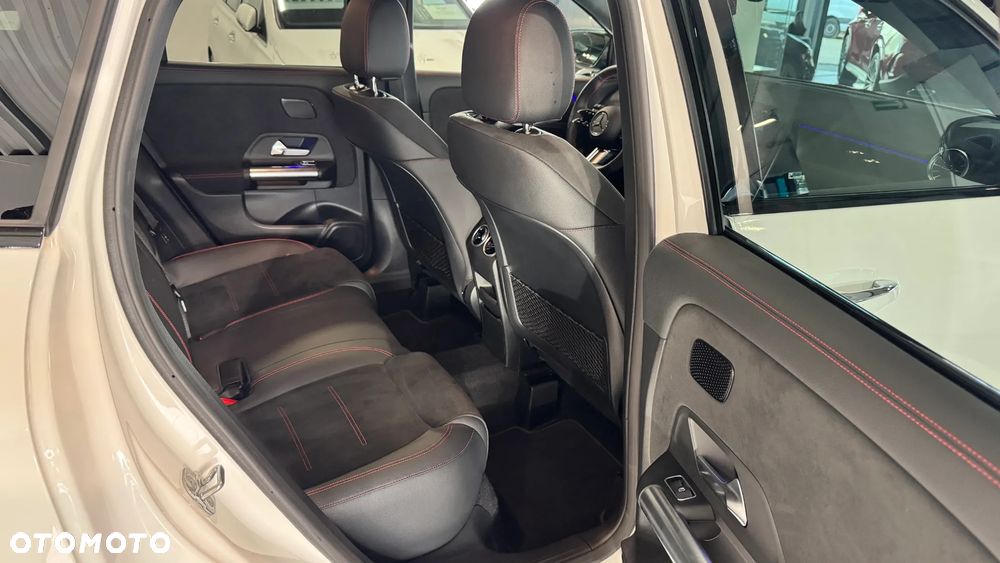 Mercedes-Benz GLA 200 AMG Line - 30