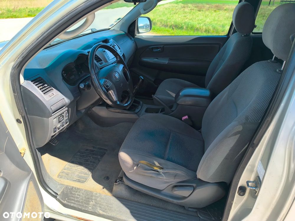 Toyota Hilux - 5