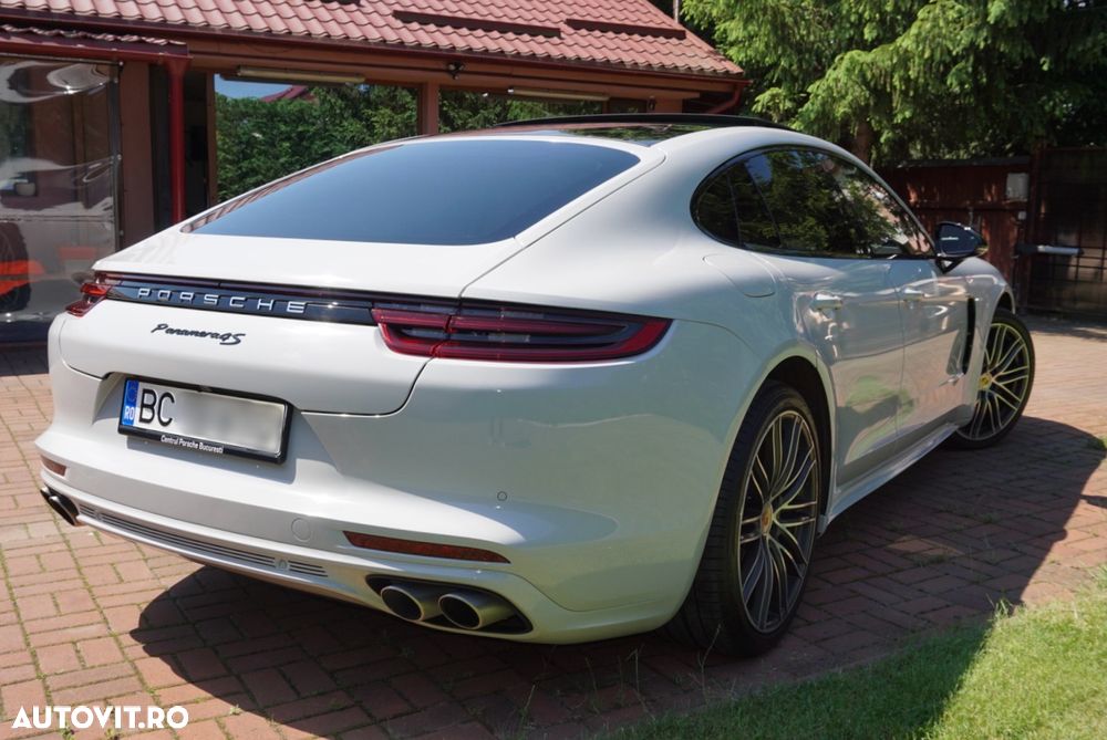 Porsche Panamera 4S - 25