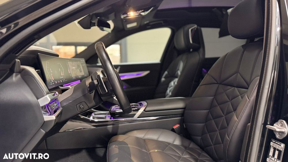 BMW Seria 7 740d xDrive MHEV - 24