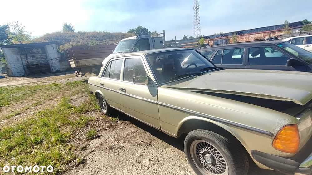 Mercedes-Benz W123 - 13