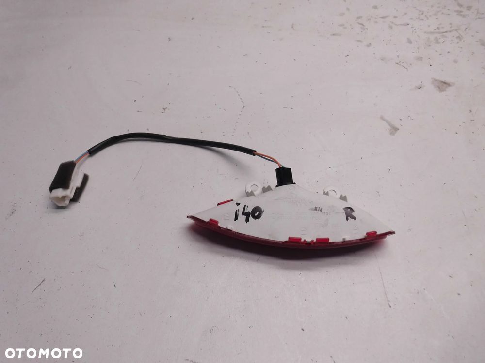 LAMPKA BOCZKA TAPICERKI DRZWI HYUNDAI I40 LIFT PRAWA PRZEDNIA ORYGINAŁ - 3