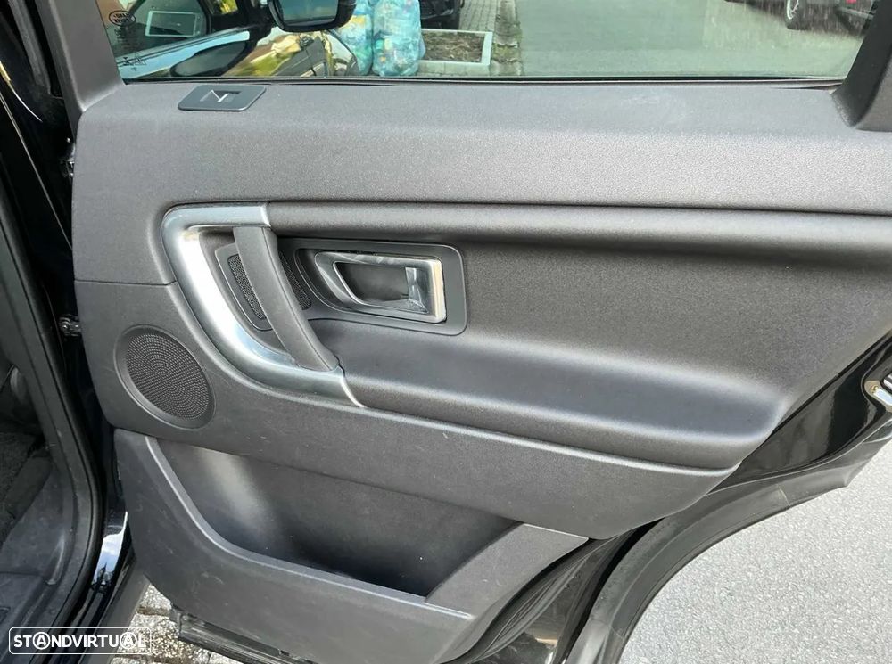 Land Rover Discovery Sport 2.0 TD4 SE Auto - 27