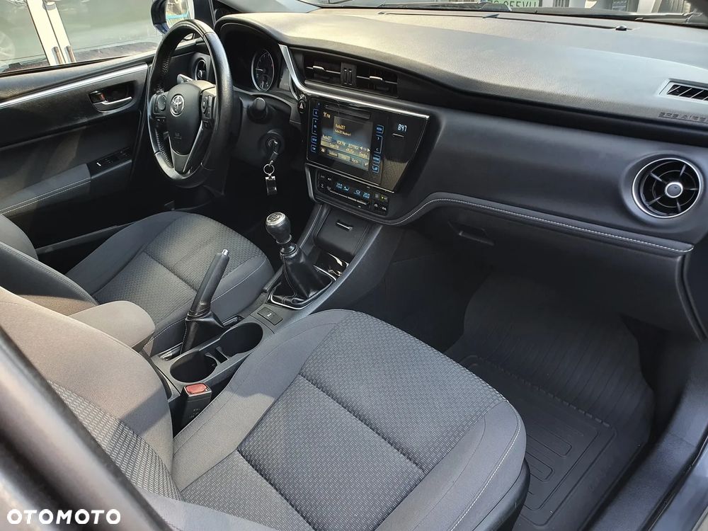 Toyota Corolla 1.6 Comfort - 9