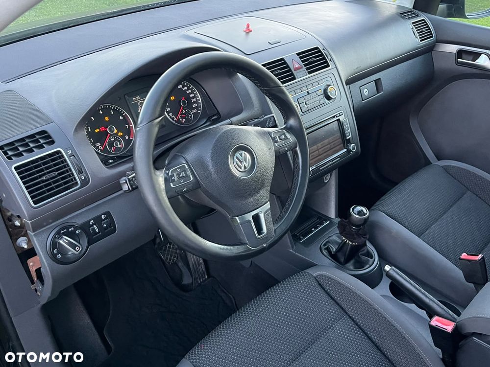Volkswagen Touran - 22