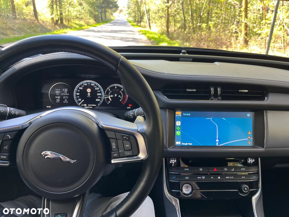 Jaguar XF 20d AWD R-Sport - 22