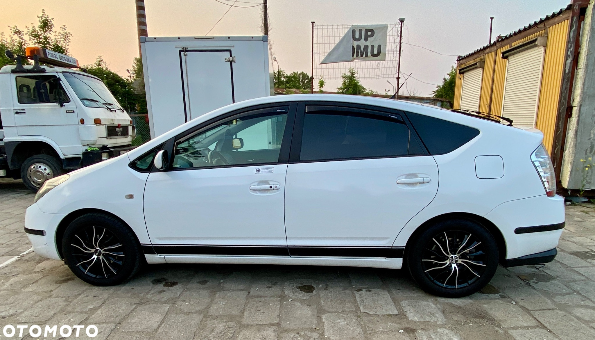 Toyota Prius (Hybrid) Executive - 6