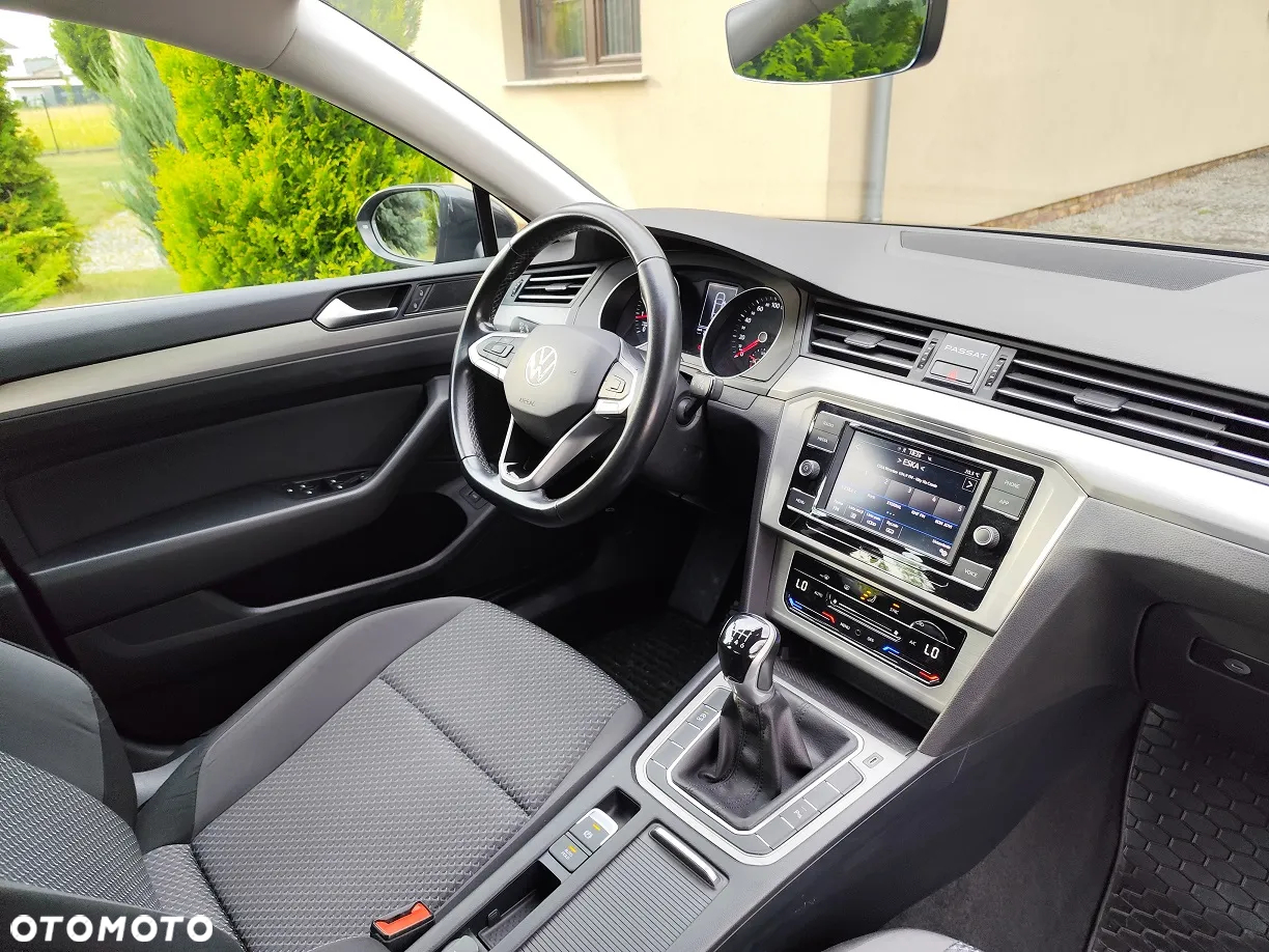Volkswagen Passat - 17