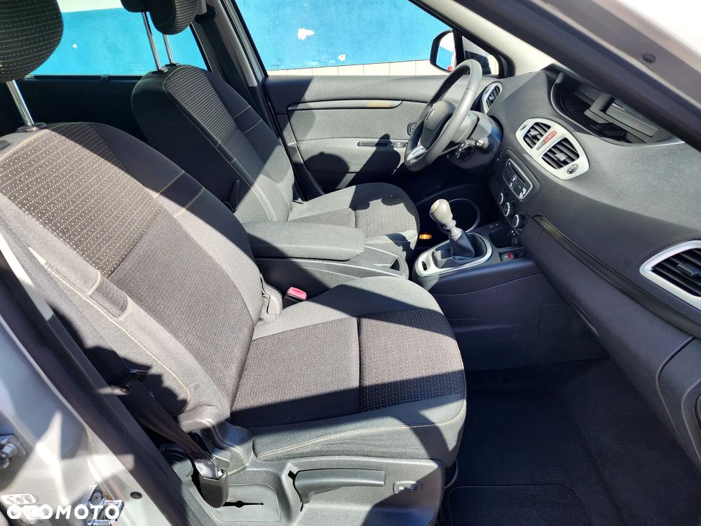 Renault Scenic 1.6 16V 110 Dynamique - 24