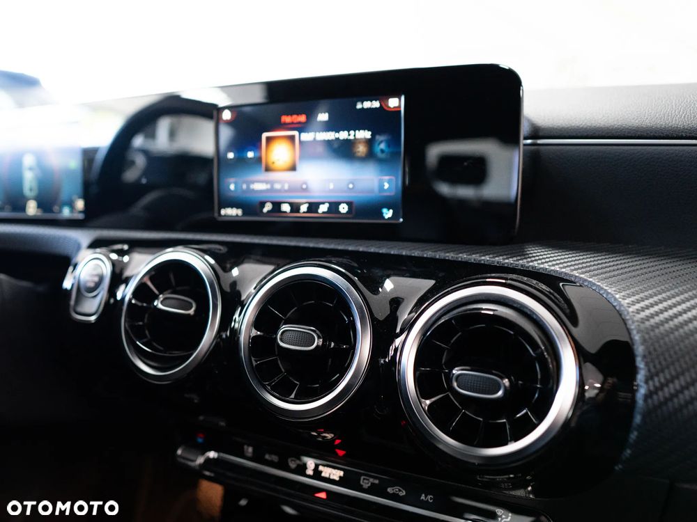 Mercedes-Benz Klasa A 180 Style 7G-DCT - 33