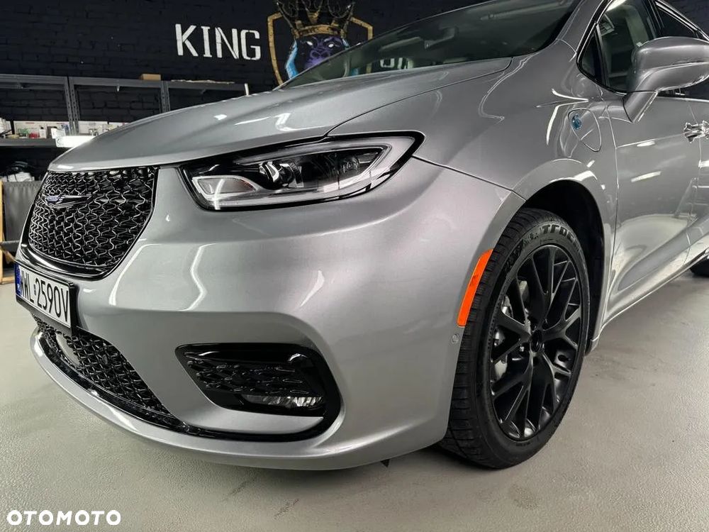 Chrysler Pacifica - 4