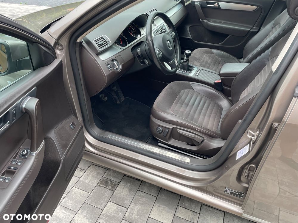 Volkswagen Passat 2.0 TDI Highline - 9