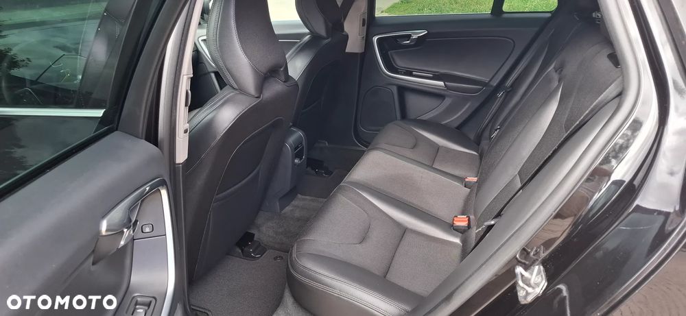 Volvo V60 D3 Drive-E Momentum - 6