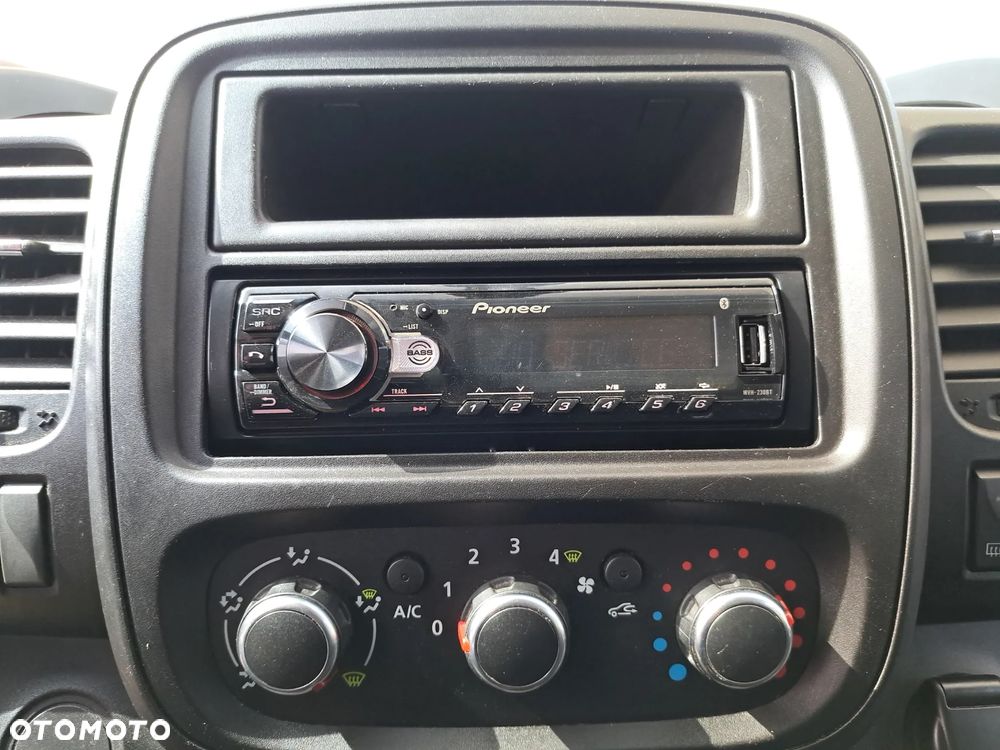 Renault Trafic Brygadowy 6 osób - 14