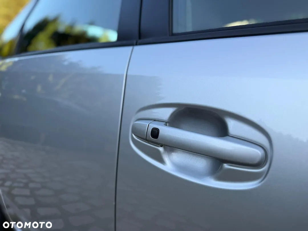 Toyota Prius (Hybrid) - 7
