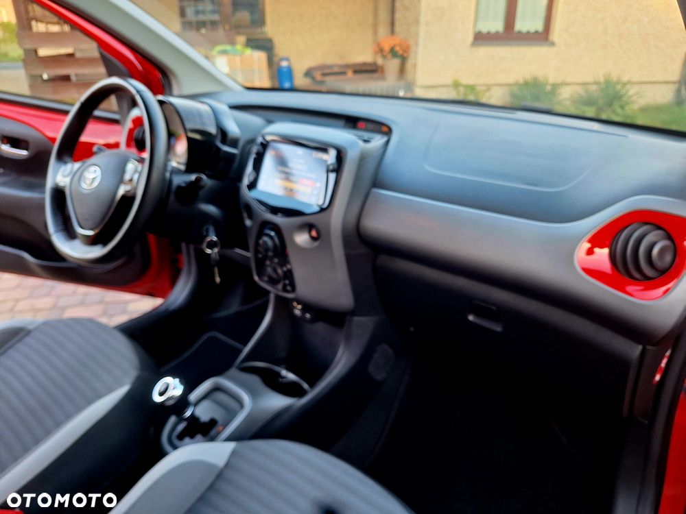 Toyota Aygo x.shift x-play connect - 6