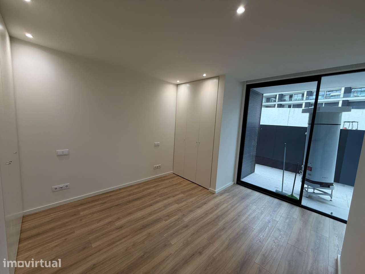 Apartamento T1 Novo c/ Lugar de Garagem em Santa Marinha (VL8) - Grande imagem: 5/24