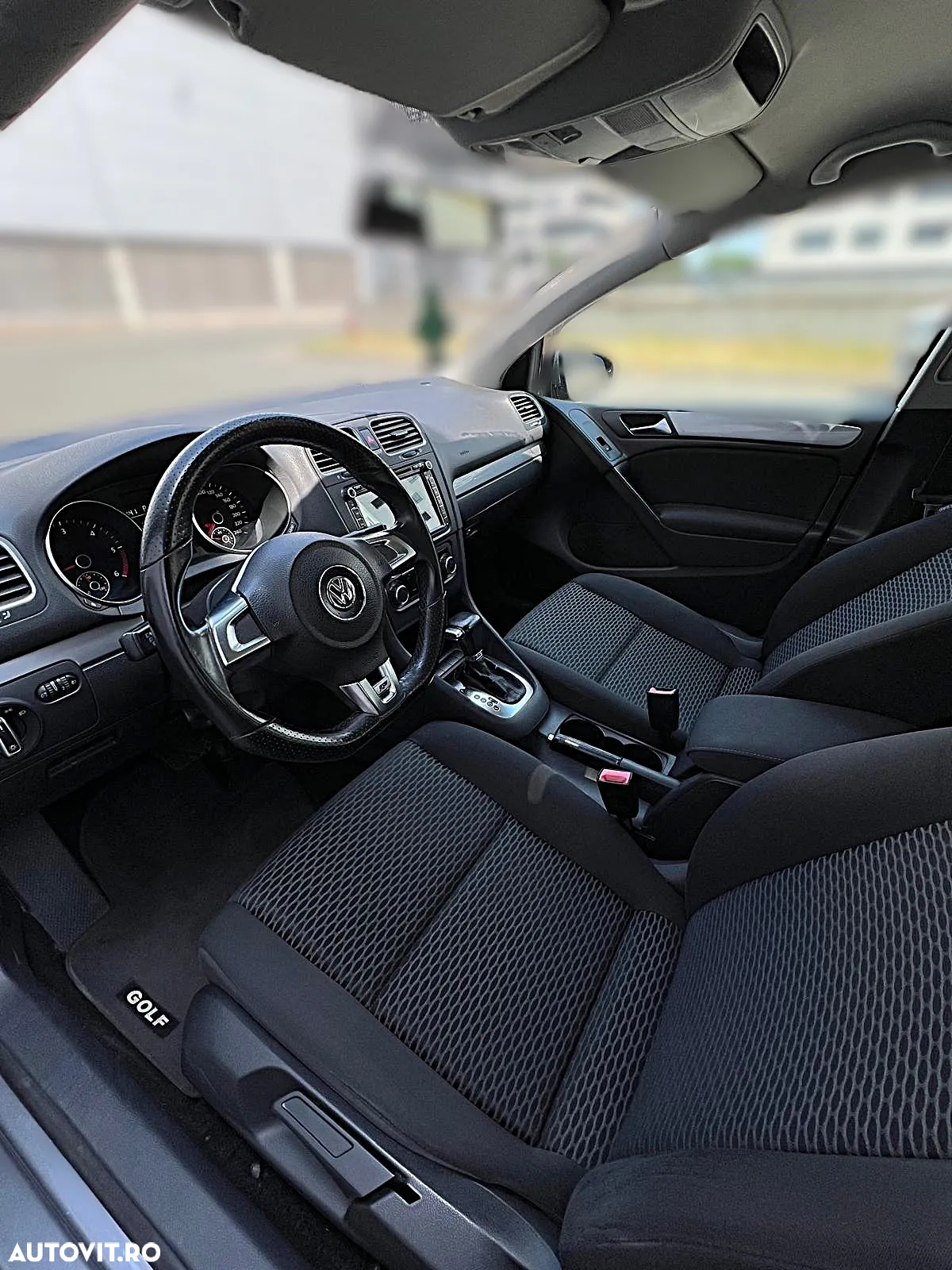 Volkswagen Golf 2.0 TDI Comfortline DSG - 9
