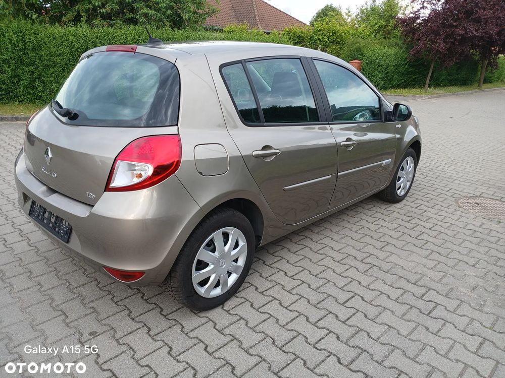 Renault Clio TCe 100 TomTom Edition - 10
