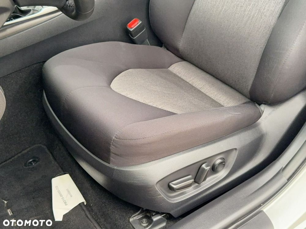 Toyota Camry - 17