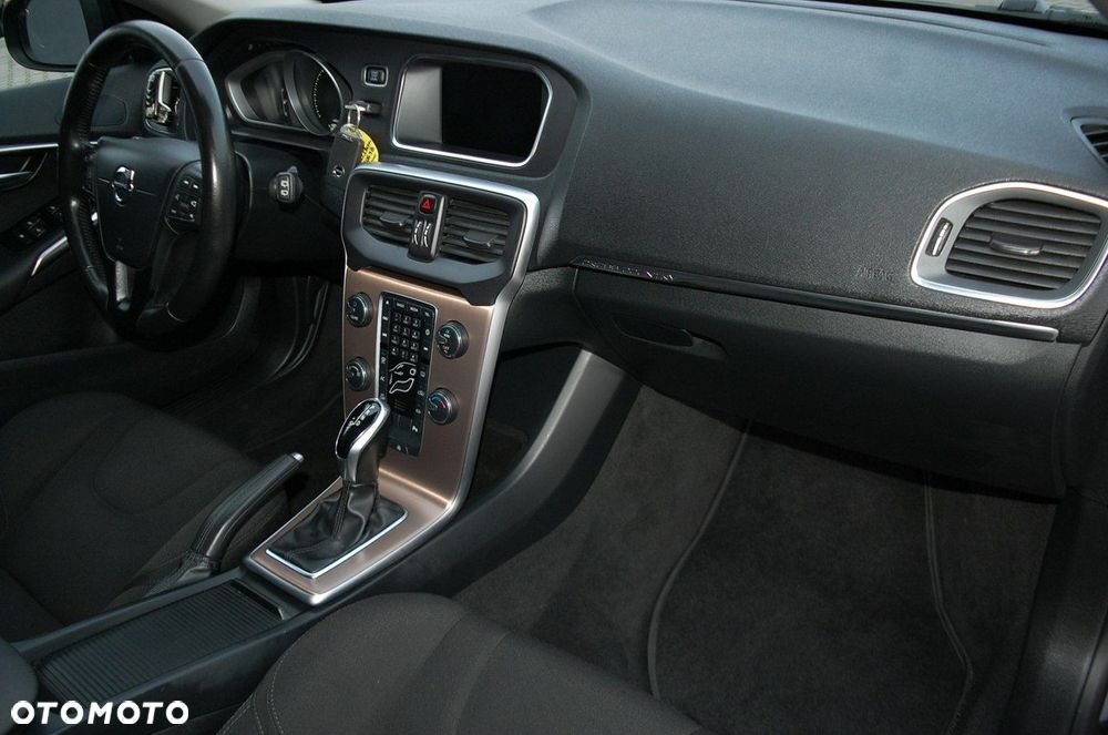 Volvo V40 Cross Country - 24