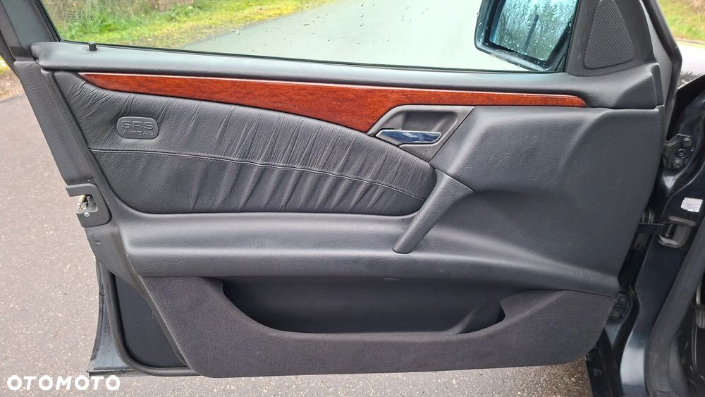 Mercedes-Benz Klasa E - 6