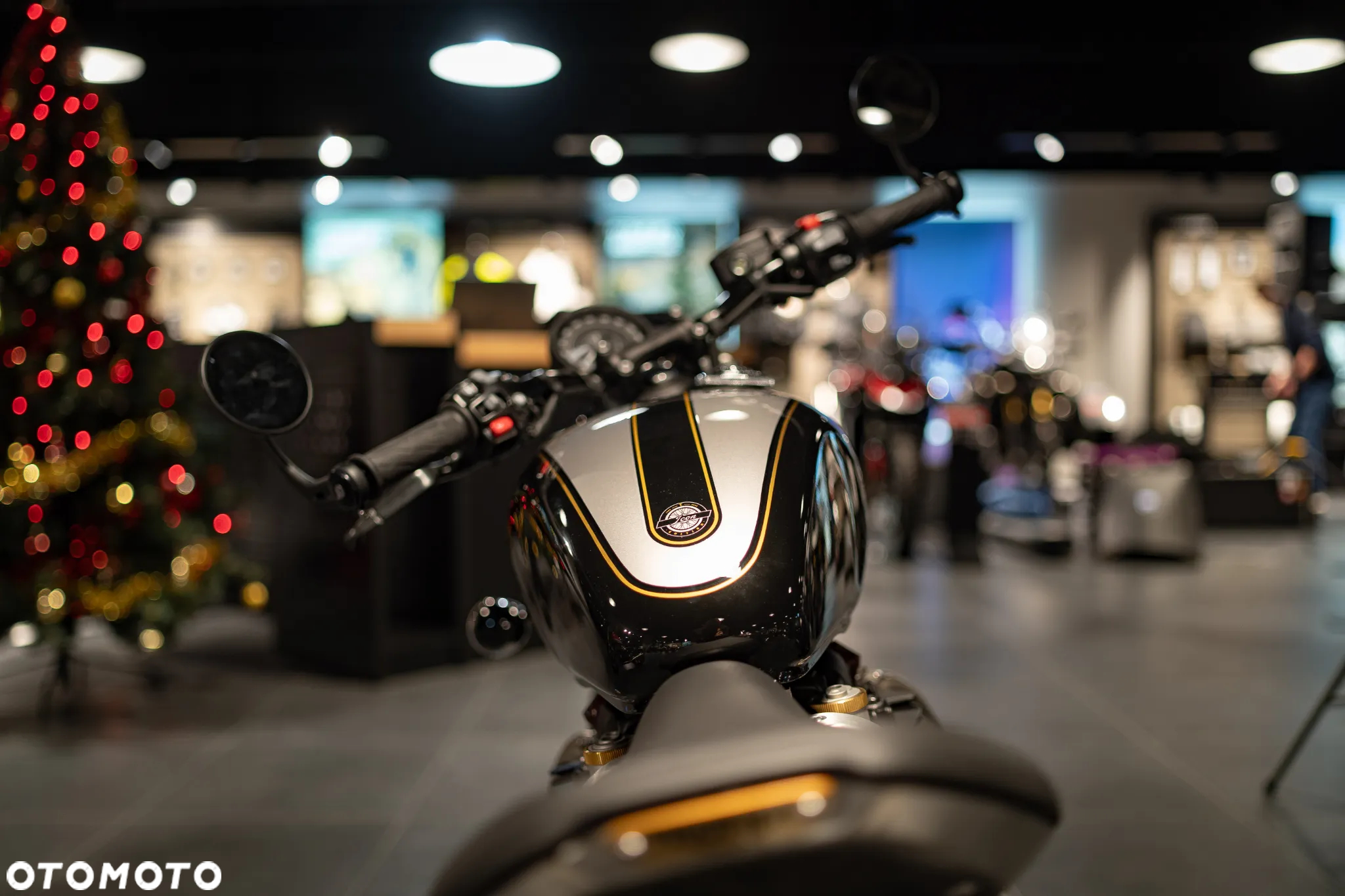 Triumph Bonneville Bobber - 14