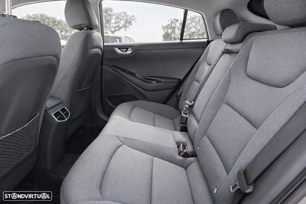 Hyundai Ioniq - 24
