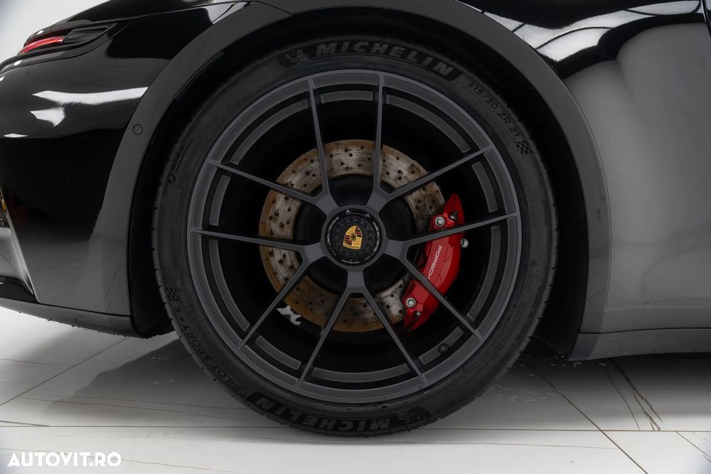 Porsche 911 Carrera GTS PDK - 23