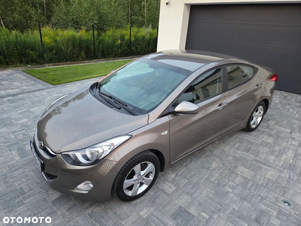Hyundai Elantra 1.6 Comfort - 19