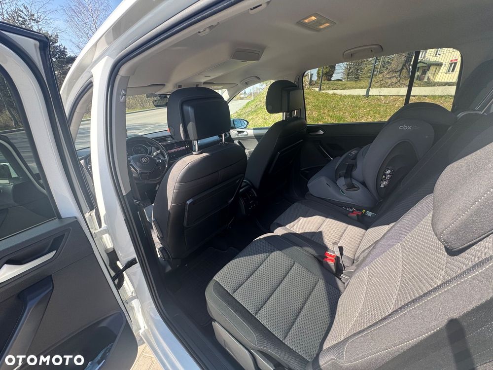 Volkswagen Touran - 10