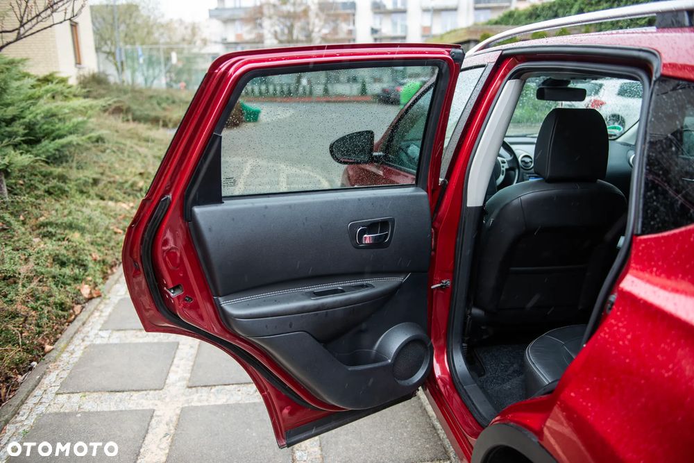 Nissan Qashqai 2.0 dCi 4 x 4 DPF tekna - 17