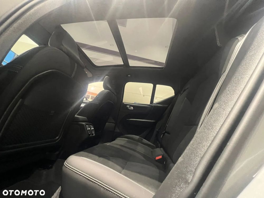 Volvo XC 40 B4 AWD Ultimate Dark - 23