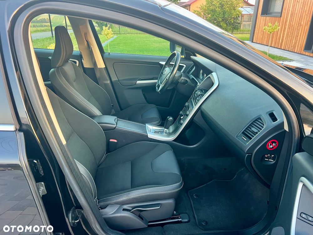 Volvo XC 60 2.4D AWD Momentum - 8