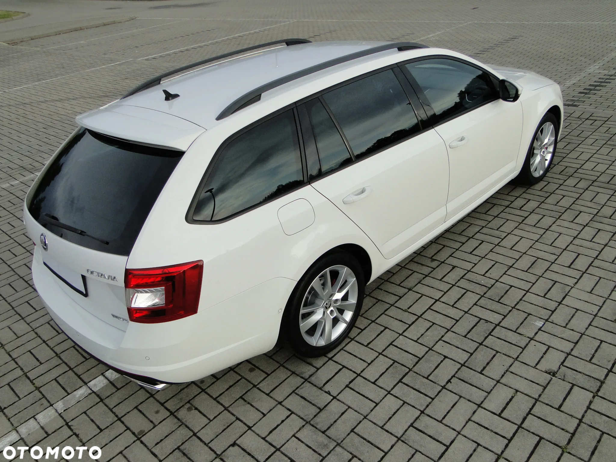 Skoda Octavia Combi 2.0 TDI DSG RS - 4