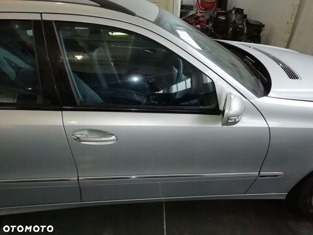 MERCEDES w211 211 Drzwi przód prawe c 775 - 1