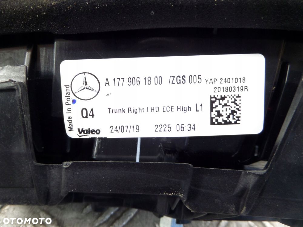 mercedes w177 amg 20r lampa prawy tył led w klapę a1779061800 - 5