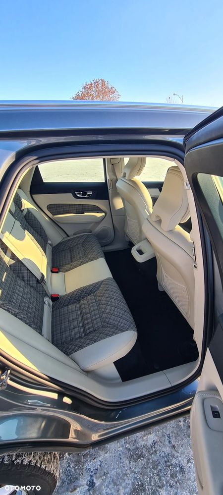 Volvo XC 60 D4 Momentum - 8