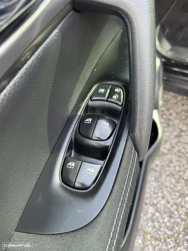 Nissan Qashqai 1.5 dCi N-Connecta 18 - 17