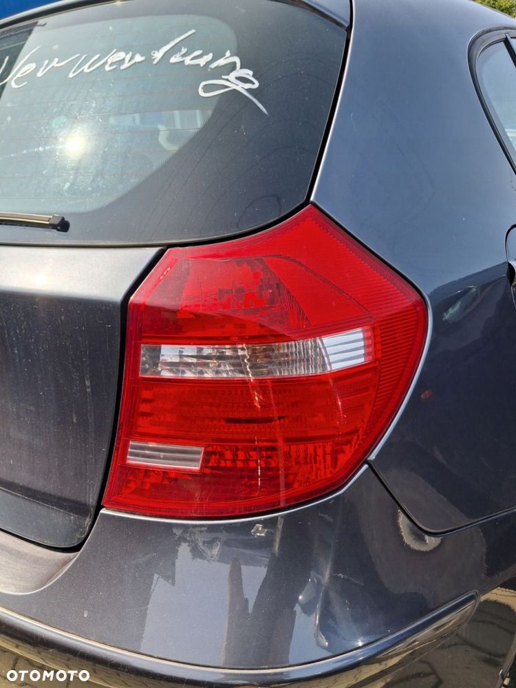 BMW 1 E87 2005 1.6 lampa prawa tył - 1