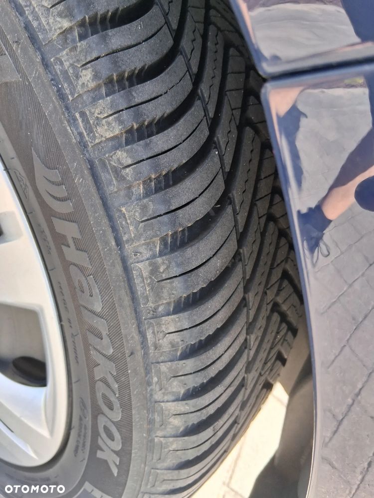 Skoda Fabia 1.2 HTP Ambiente - 33