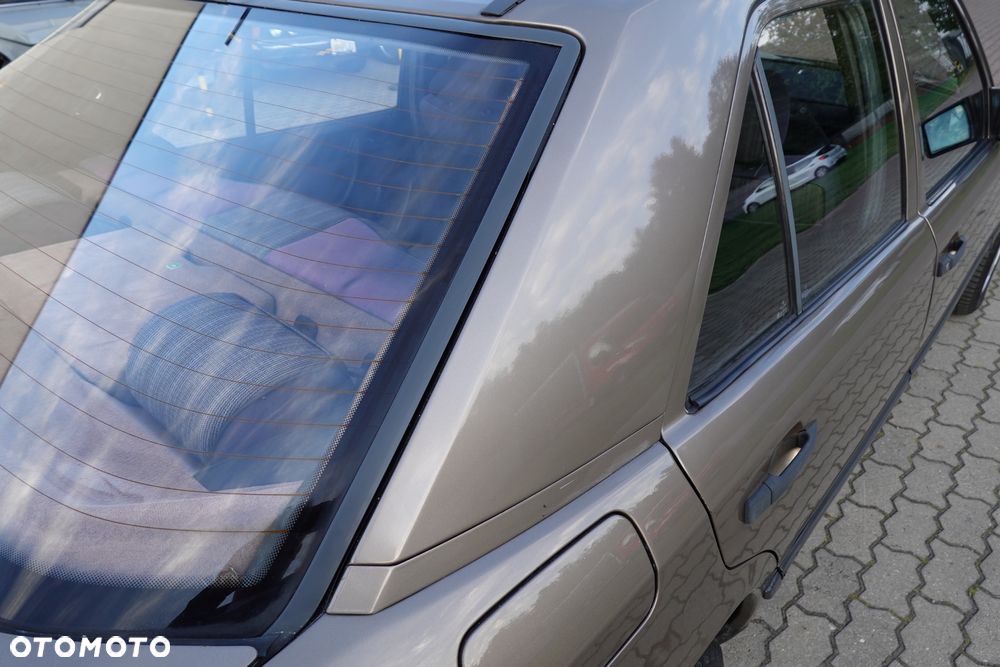 Mercedes-Benz W124 (1984-1993) - 18