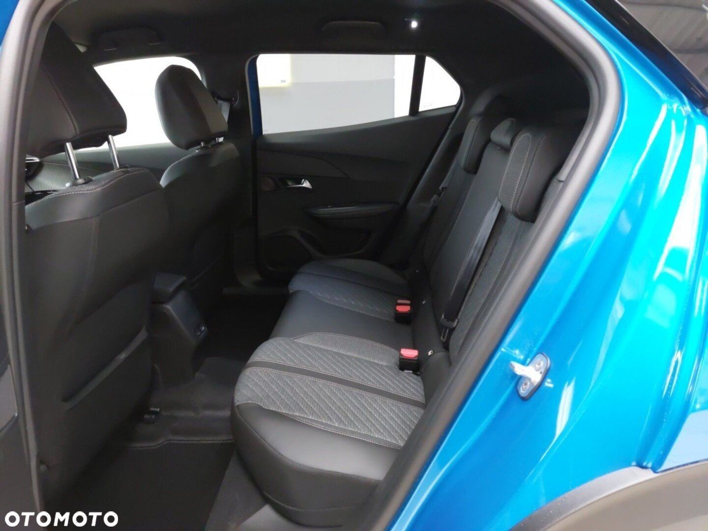 Peugeot 2008 1.2 PureTech Allure S&S EAT8 - 11