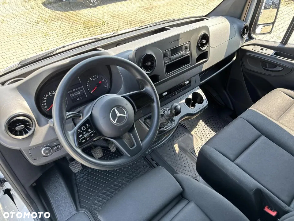 Mercedes-Benz Sprinter - 14