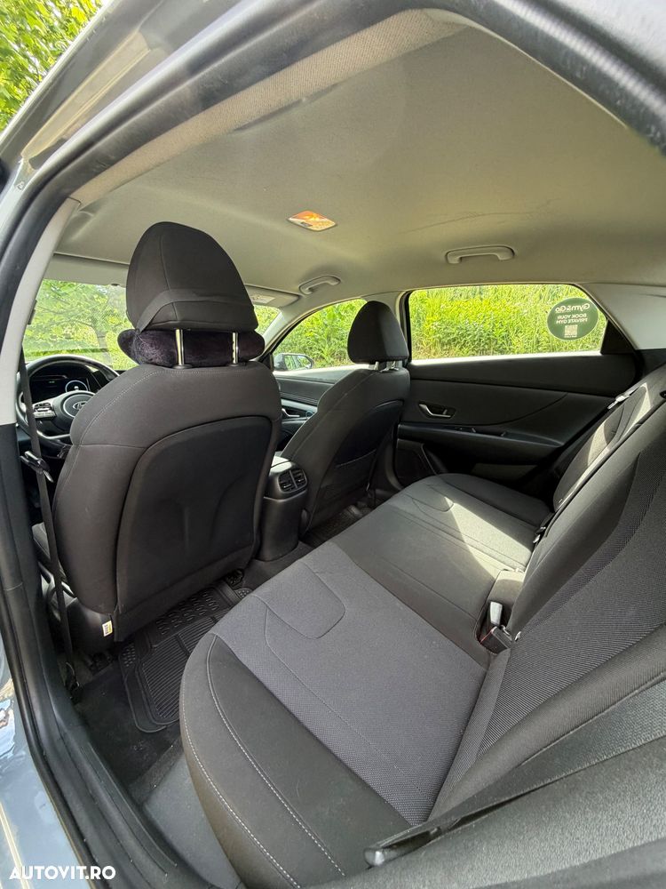 Hyundai Elantra 1.6 l 123 CP 6MT Highway - 12