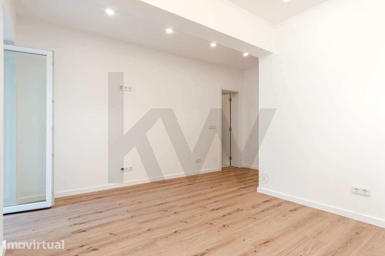 Apartamento T2 convertido em T3 Totalmente Renovado com Logradouro Pri - Grande imagem: 5/39