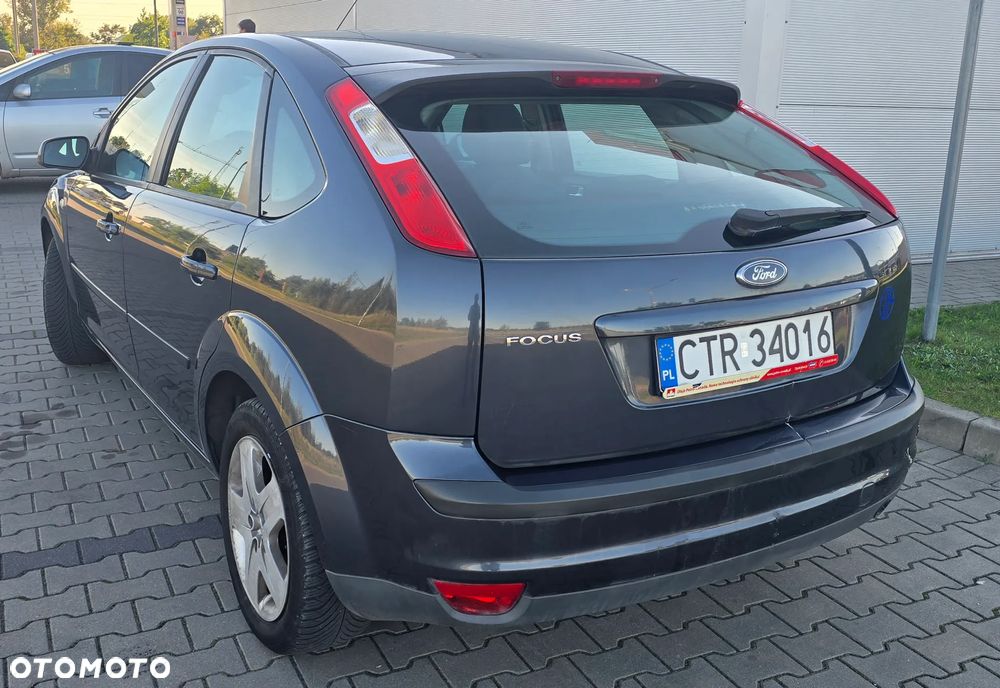 Ford Focus 1.6 16V Ambiente - 5