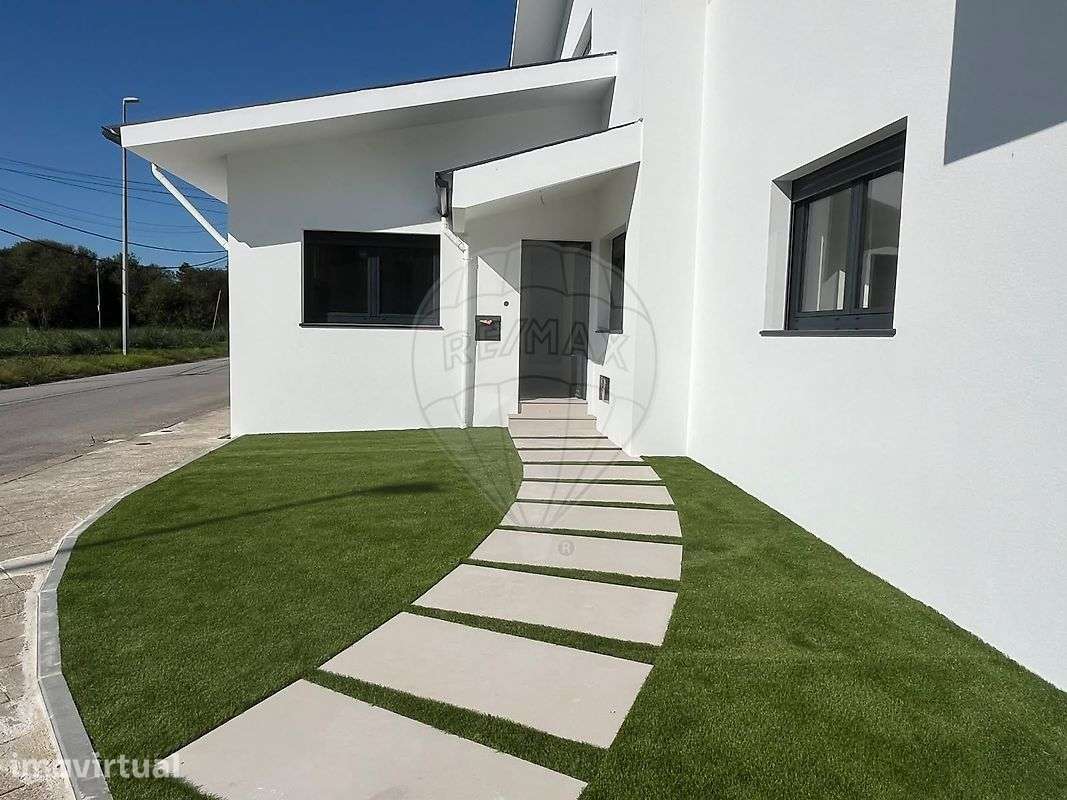 Moradia T4 para arrendamento